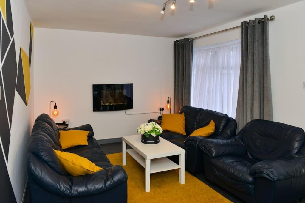 Perfect For Contractors, Tvs In Every Bedroom Craigavon Exteriör bild